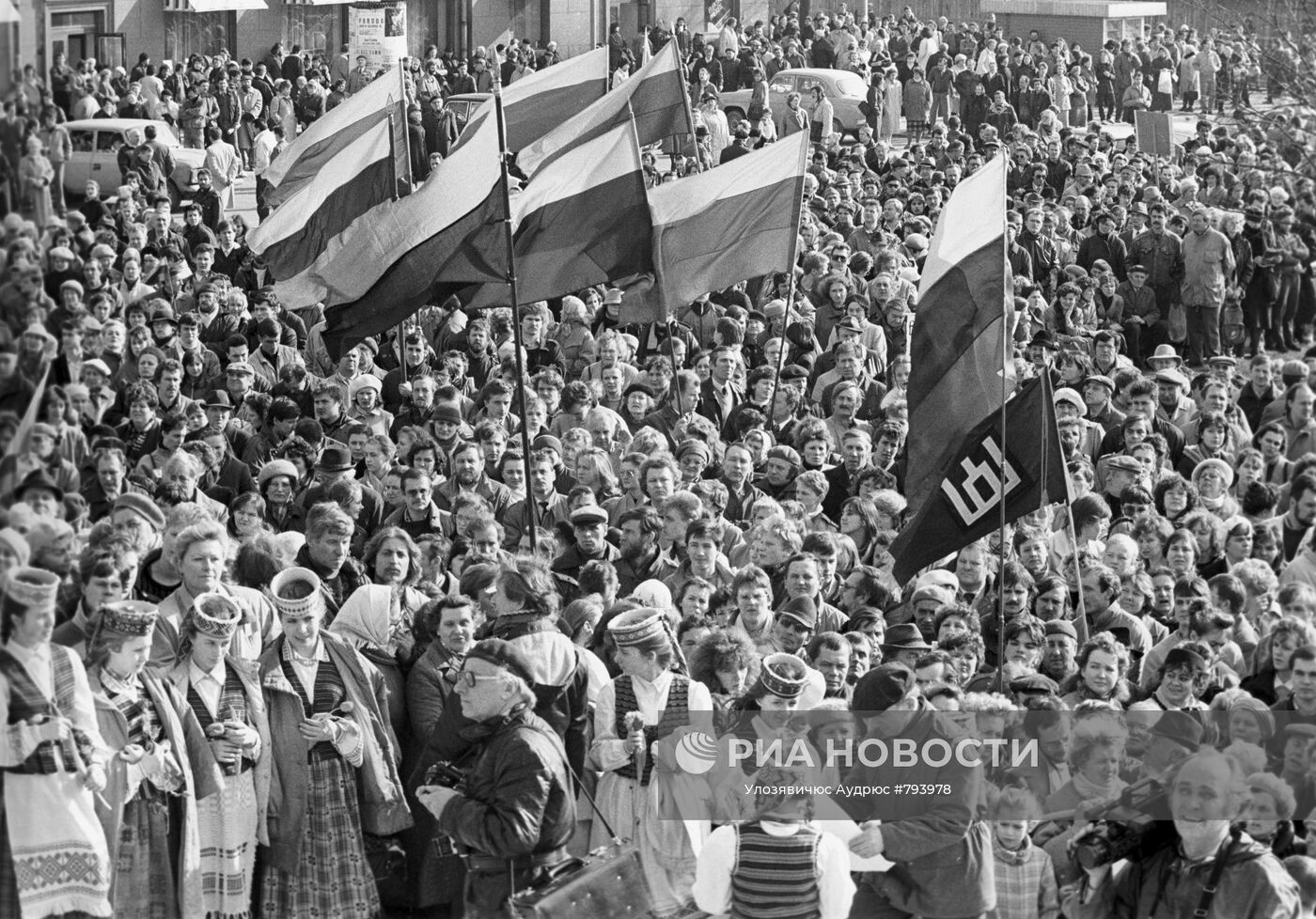 Парад суверенитетов приведите один исторический факт. Литва независимость 1990. Независимость Литвы 1991. Митинги Литва 1991. Митинги Литвы 1988.