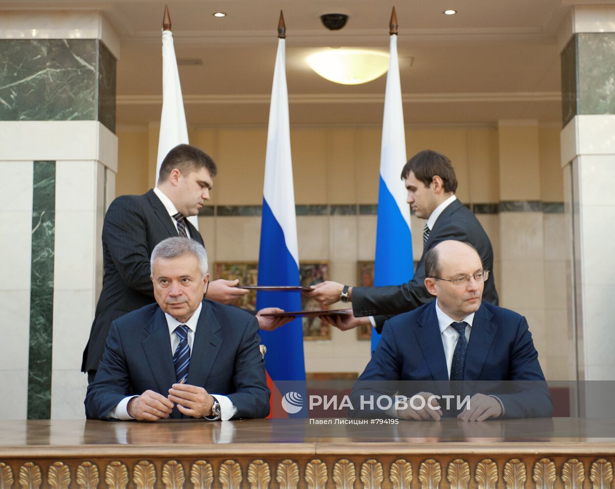 А.Мишарин и В.Алекперов подписали соглашение в Екатеринбурге
