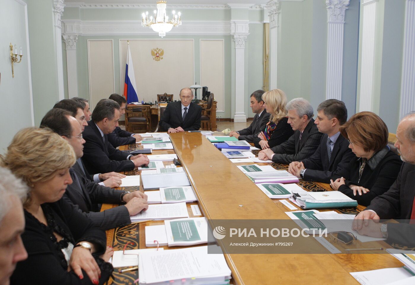 Владимир Путин провел совещание в Ново-Огарево