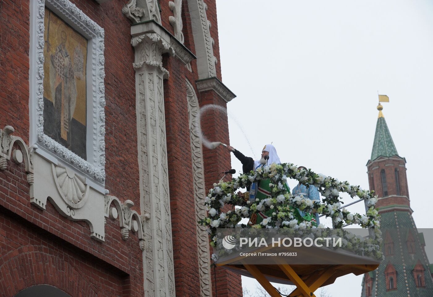 Освящение иконы Николы Можайского на Никольской башне Кремля