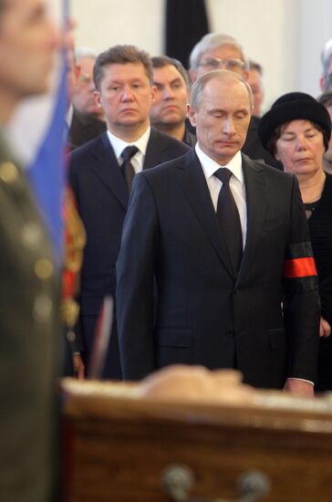 В.Путин на панихиде по В.Черномырдину