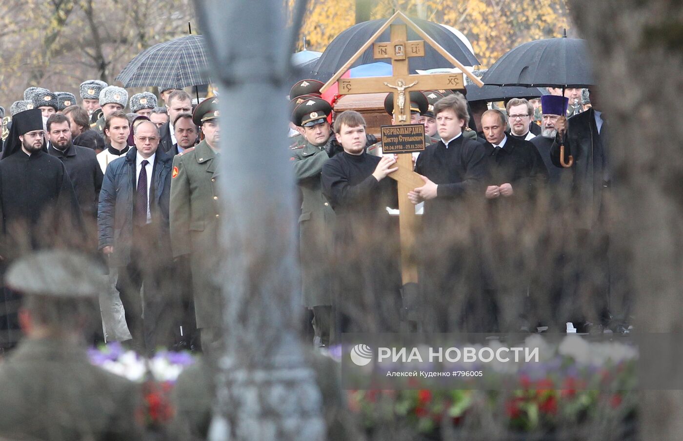 Могила виктора черномырдина фото