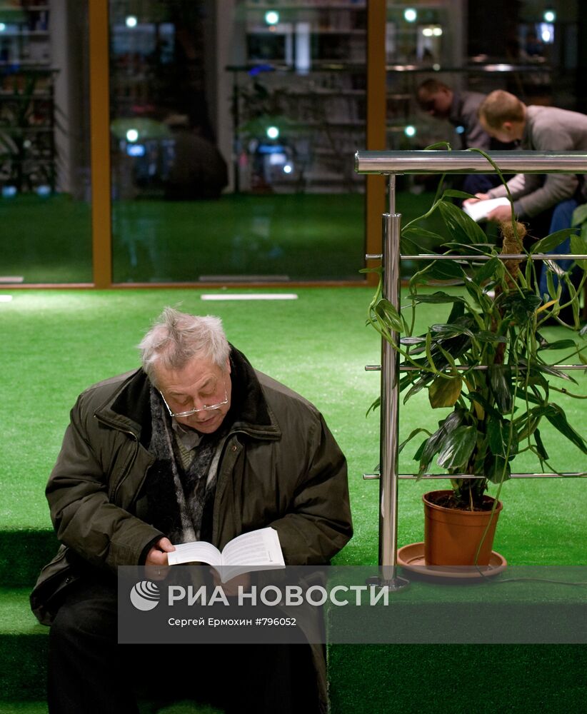Работа книжного магазина "Буквоед" в Санкт-Петербурге