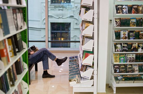 Работа книжного магазина "Буквоед" в Санкт-Петербурге