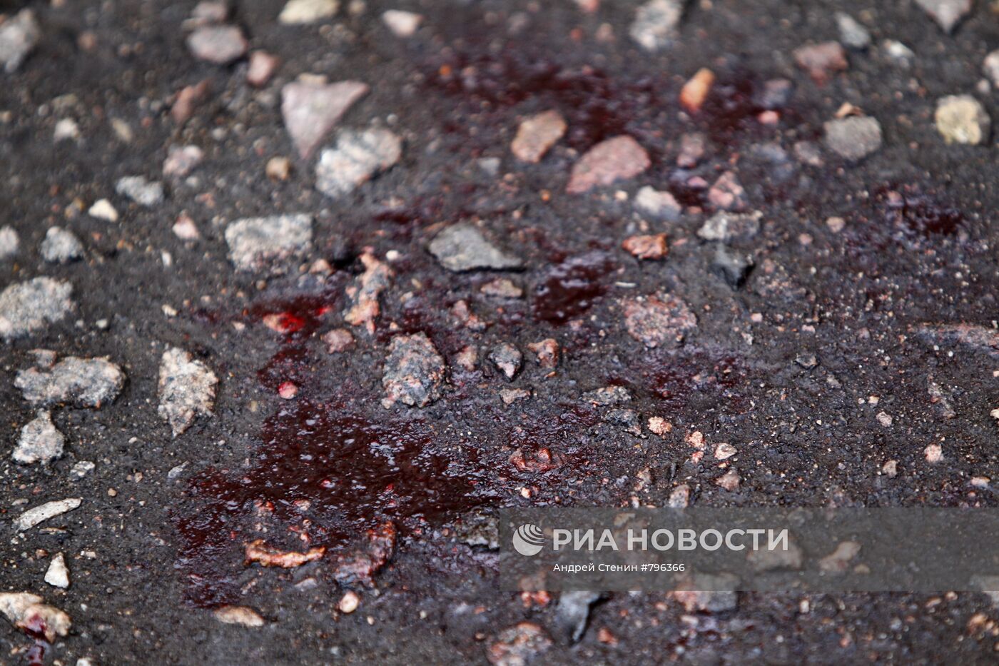 Кровь на асфальте на месте происшествия на Пятницкой, 28