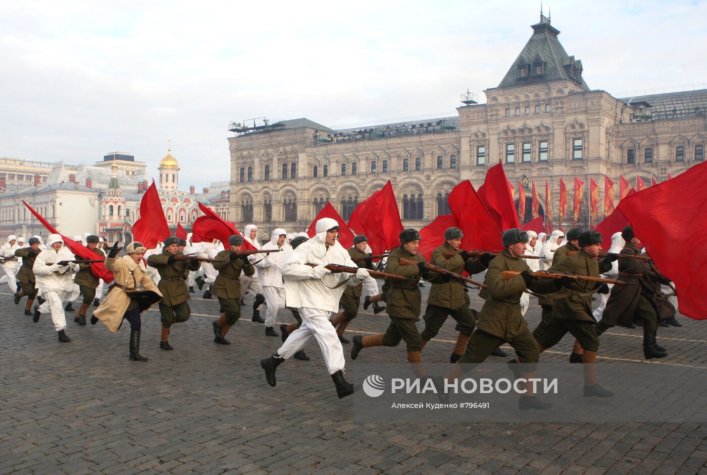 Марш в честь 69-й годовщины парада 7 ноября 1941 года