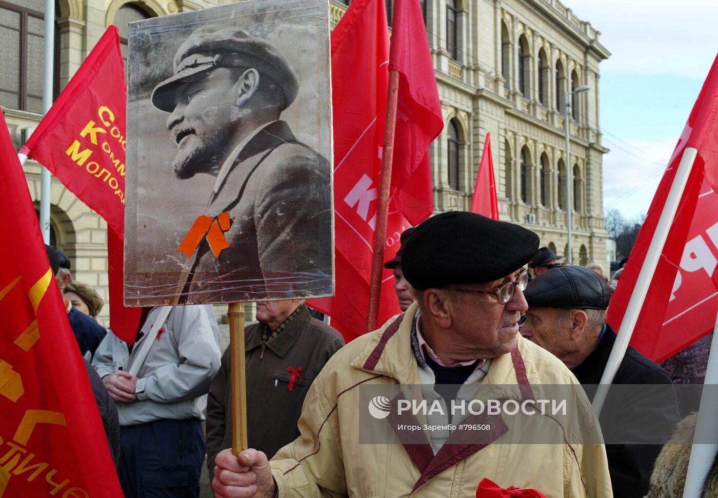 Демонстрации и митинги в честь годовщины Октябрьской революции