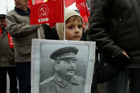 Демонстрации и митинги в честь годовщины Октябрьской революции