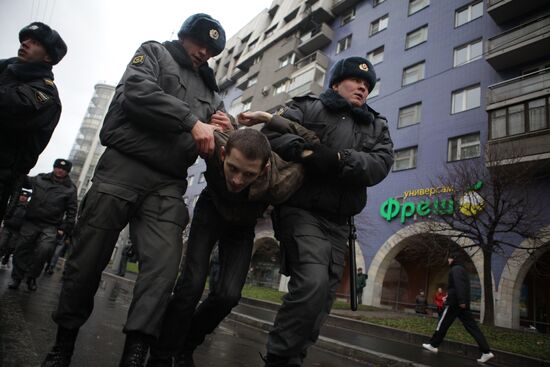 Задержание нацболов перед митингом КПРФ