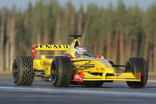 Владимир Путин попробовал себя в роли пилота "Формулы-1"
