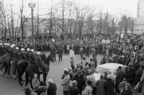 Митинг сторонников движения "Демократическая Россия"