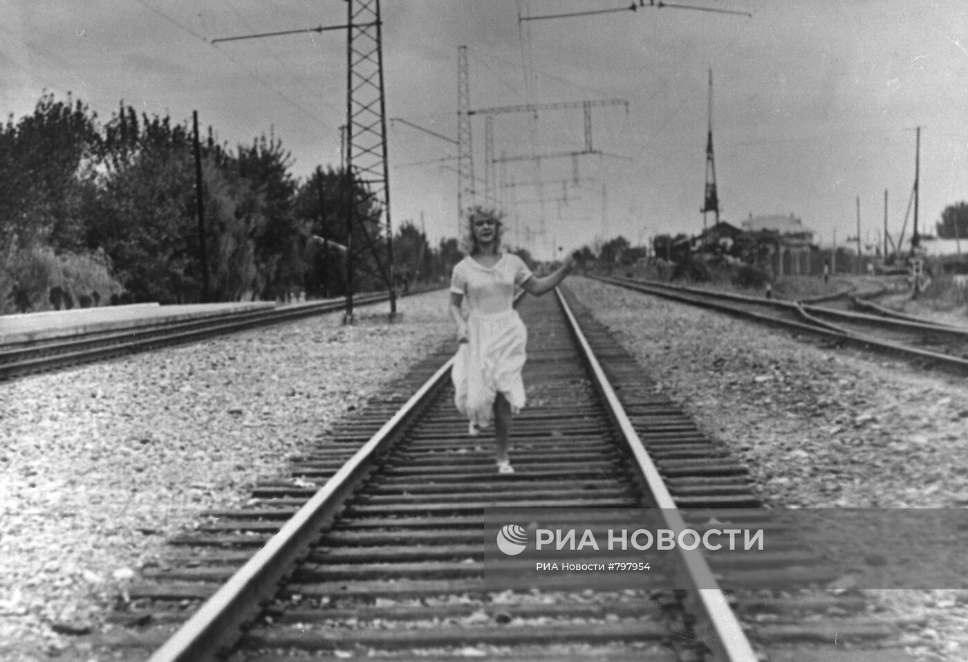 Актриса Ия Арепина в фильме "Под стук колес"