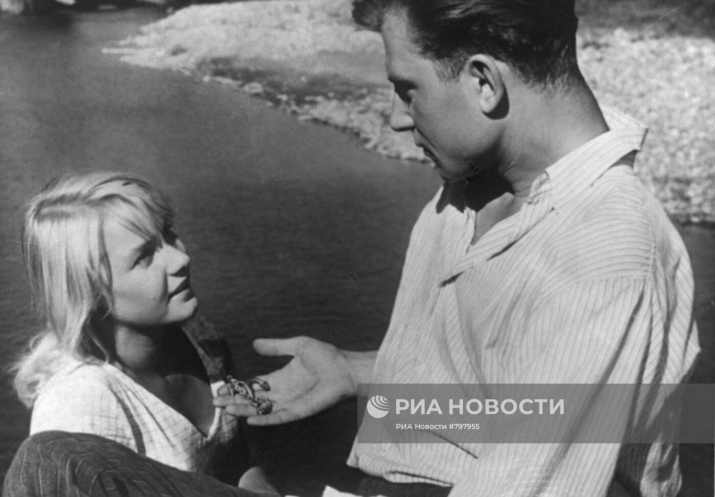 Ия Арепина и Павел Кашлаков в фильме "Под стук колес"