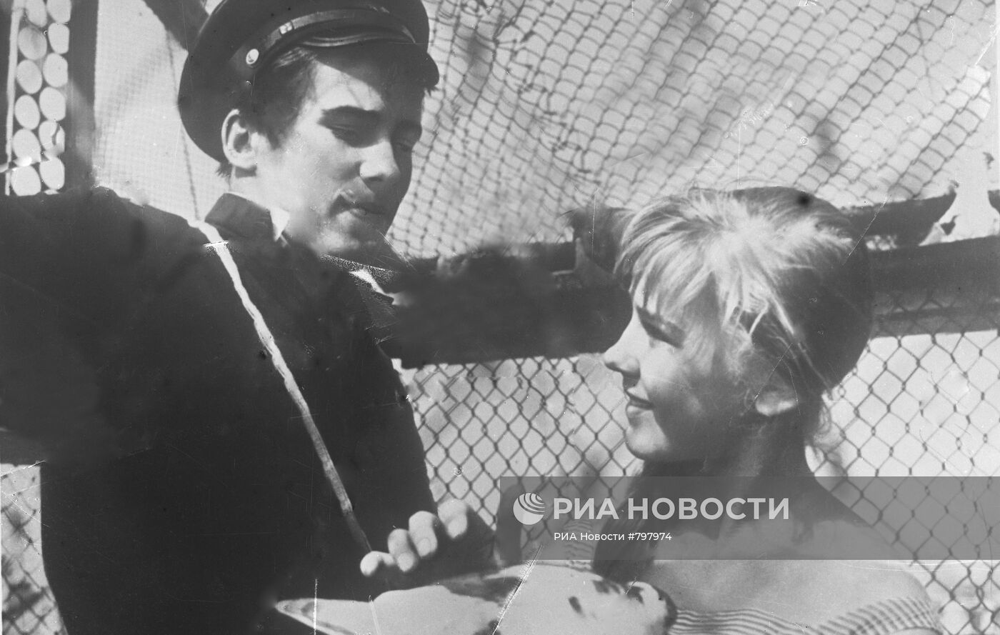 Алексей Локтев и Светлана Савелова в фильме "Прощайте голуби"