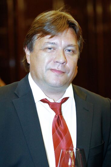 Владимир Комиссаров