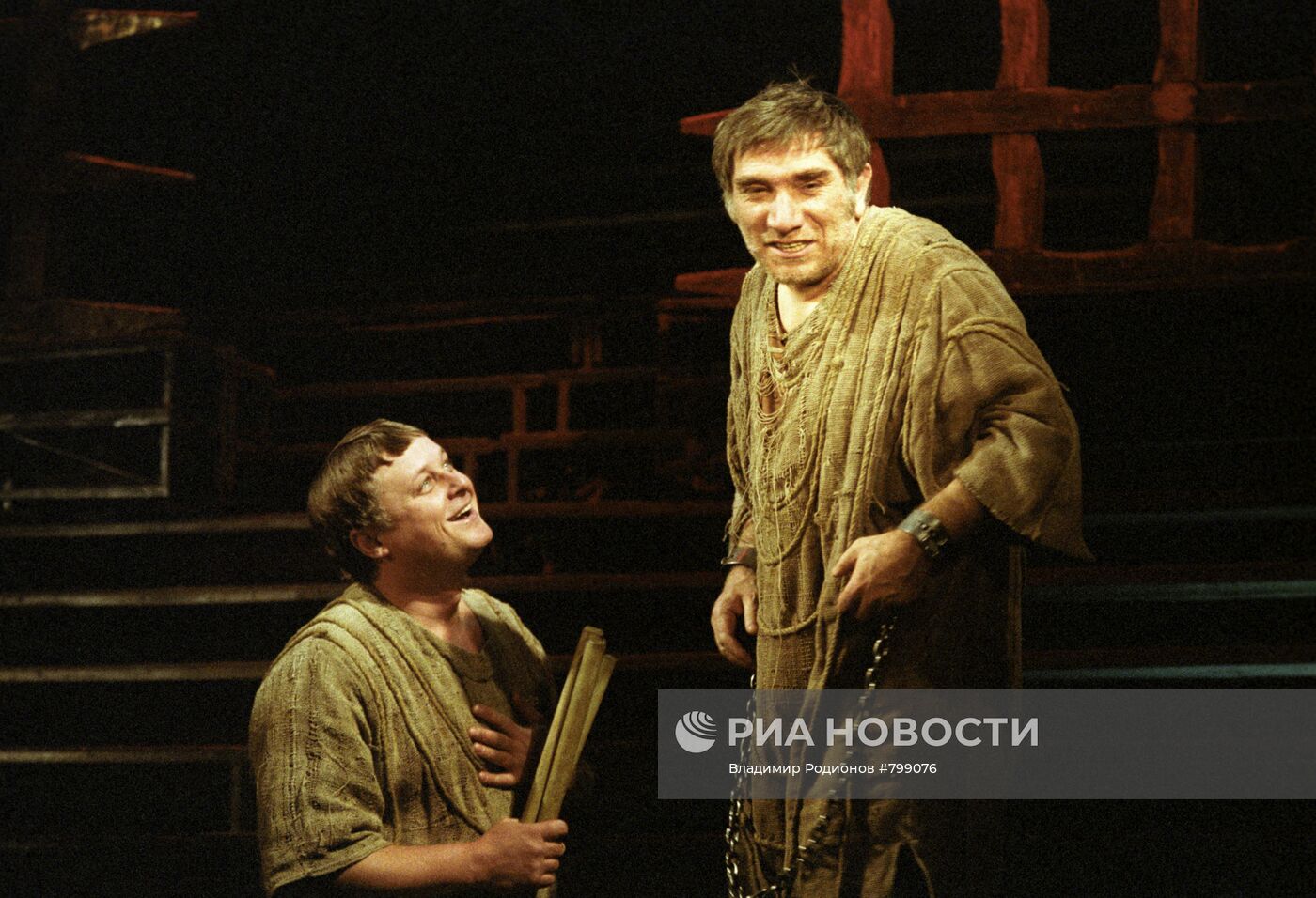 Армен Джигарханян и Борис Галкин в спектакле "Беседы с Сократом"