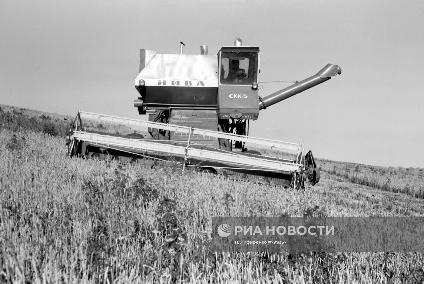 Агроном изобрел первый зерноуборочные комбайн