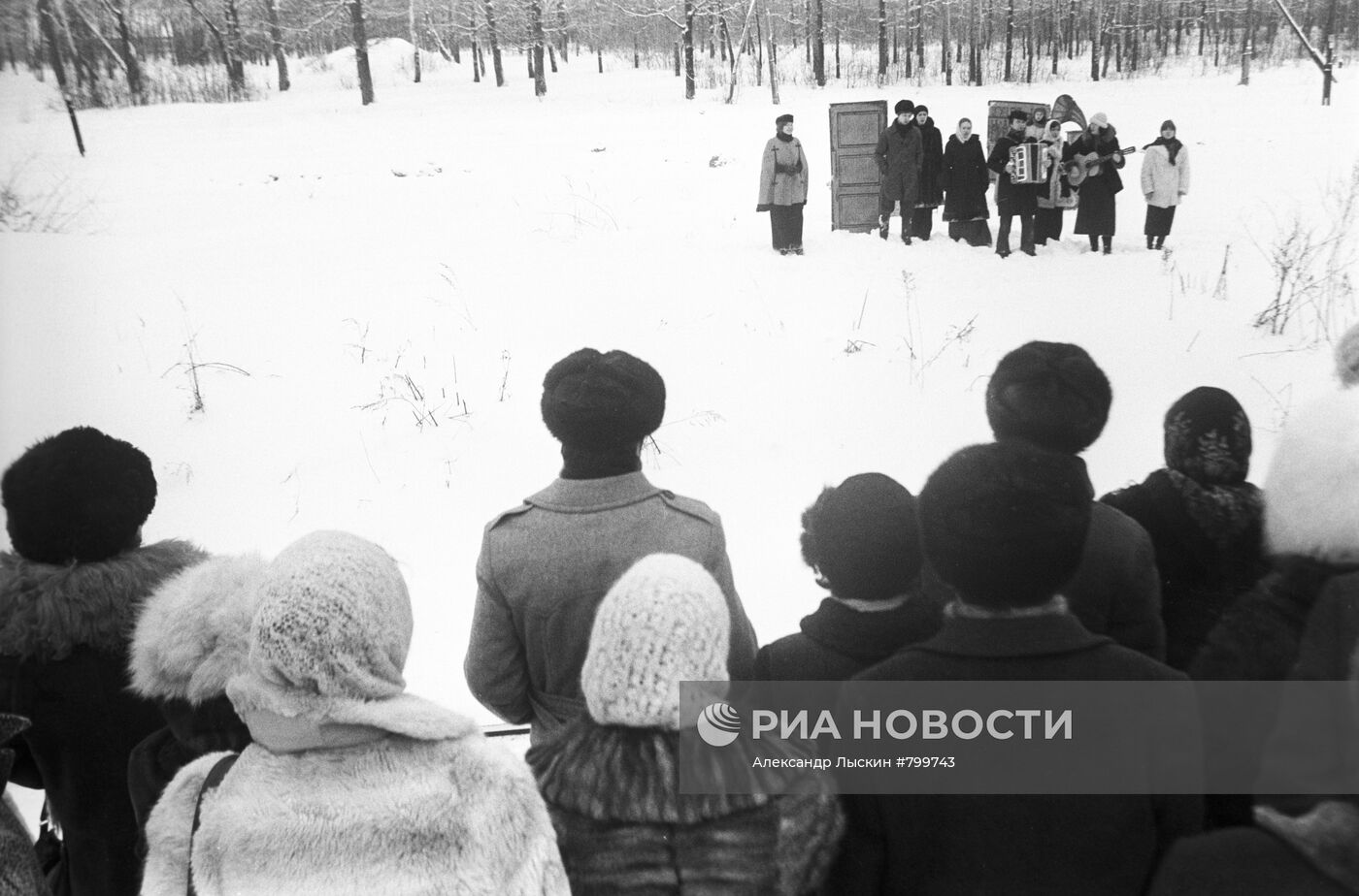 Сцена из спектакля "Памяти моей поезд"