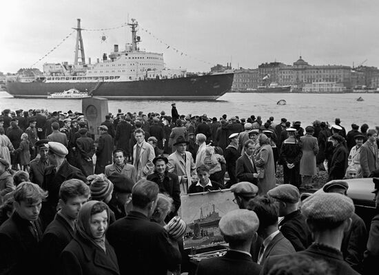 ЛЕДОКОЛ "ЛЕНИН" ЛЕНИНГРАДЦЫ НЕВА