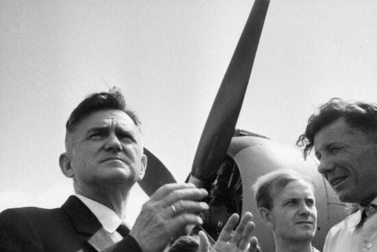 АНТОНОВ АВИАКОНСТРУКТОР