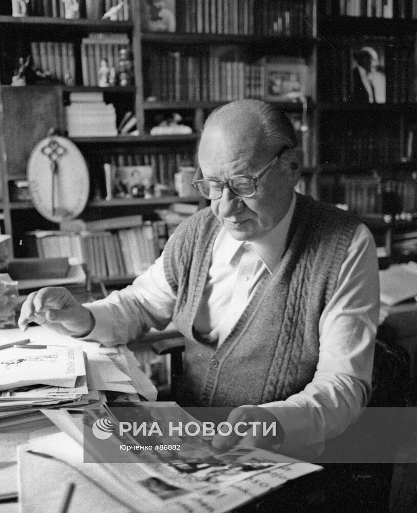 РОЗОВ ДРАМАТУРГ