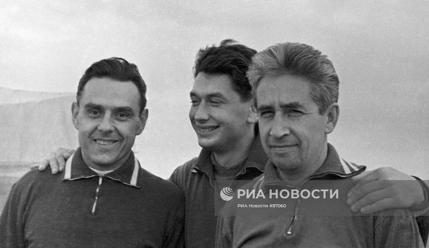 Космонавты СССР В.Комаров, К. Феоктистов, Б. Егоров