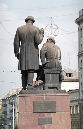 Памятник создателям первого паровоза Черепановым