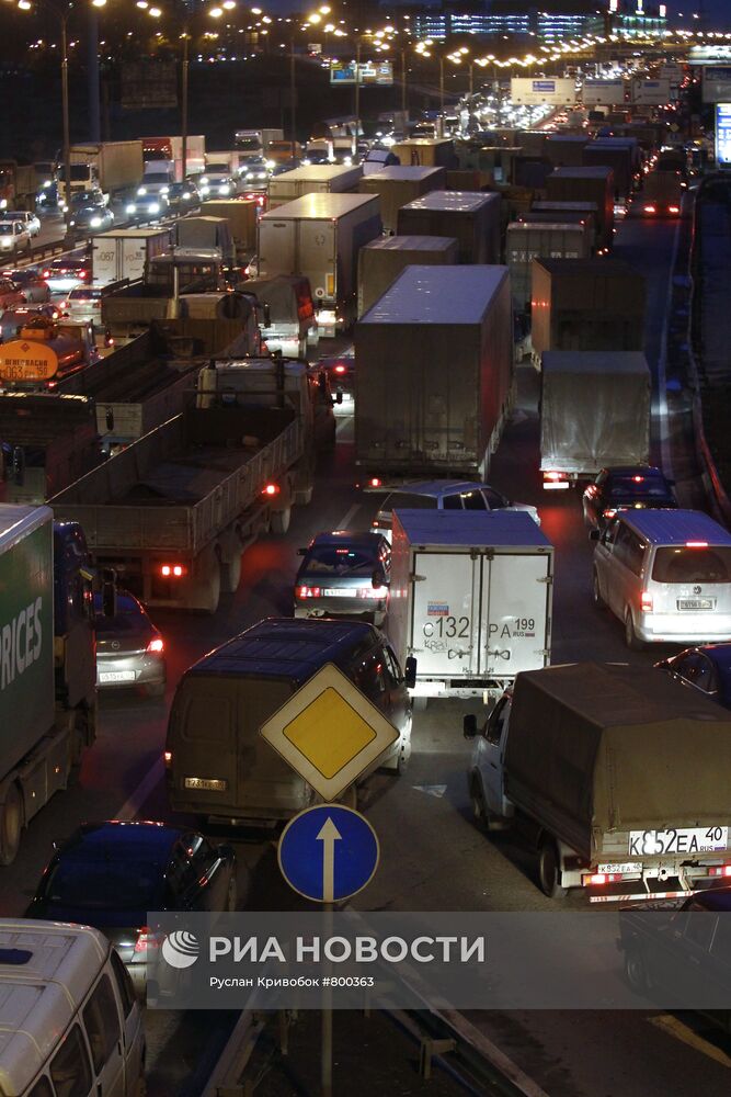 Власти предлагают ограничить въезда грузовиков в Москву