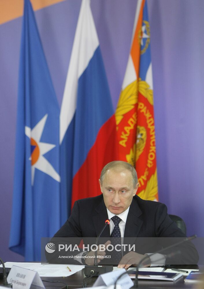 Владимир Путин провел совещание в Академии ГЗ МЧС РФ
