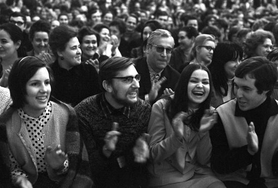 Зрители на спектакле Московского театра миниатюр