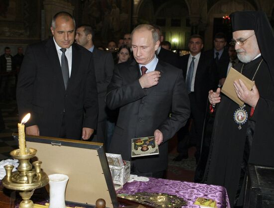 Владимир Путин посетил храм Александра Невского в Софии