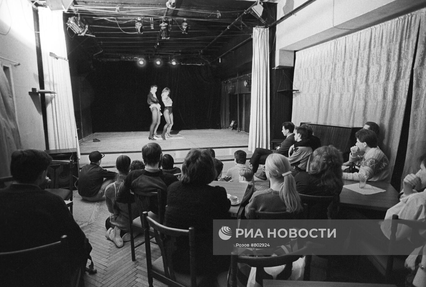 В театре-кафе "Бедный Йорик"