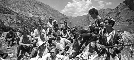 Строители Нурекской ГЭС