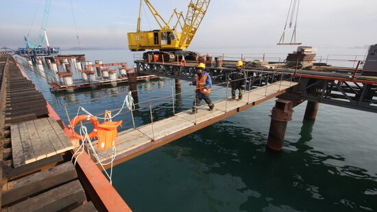Строительство моста п-ов Де-Фриз - Седанка во Владивостоке