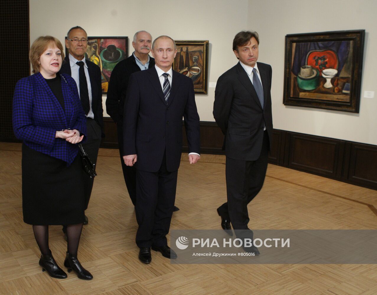 Владимир Путин посетил выставку "Петр Кончаловский"