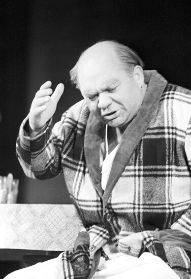 Евгений Леонов