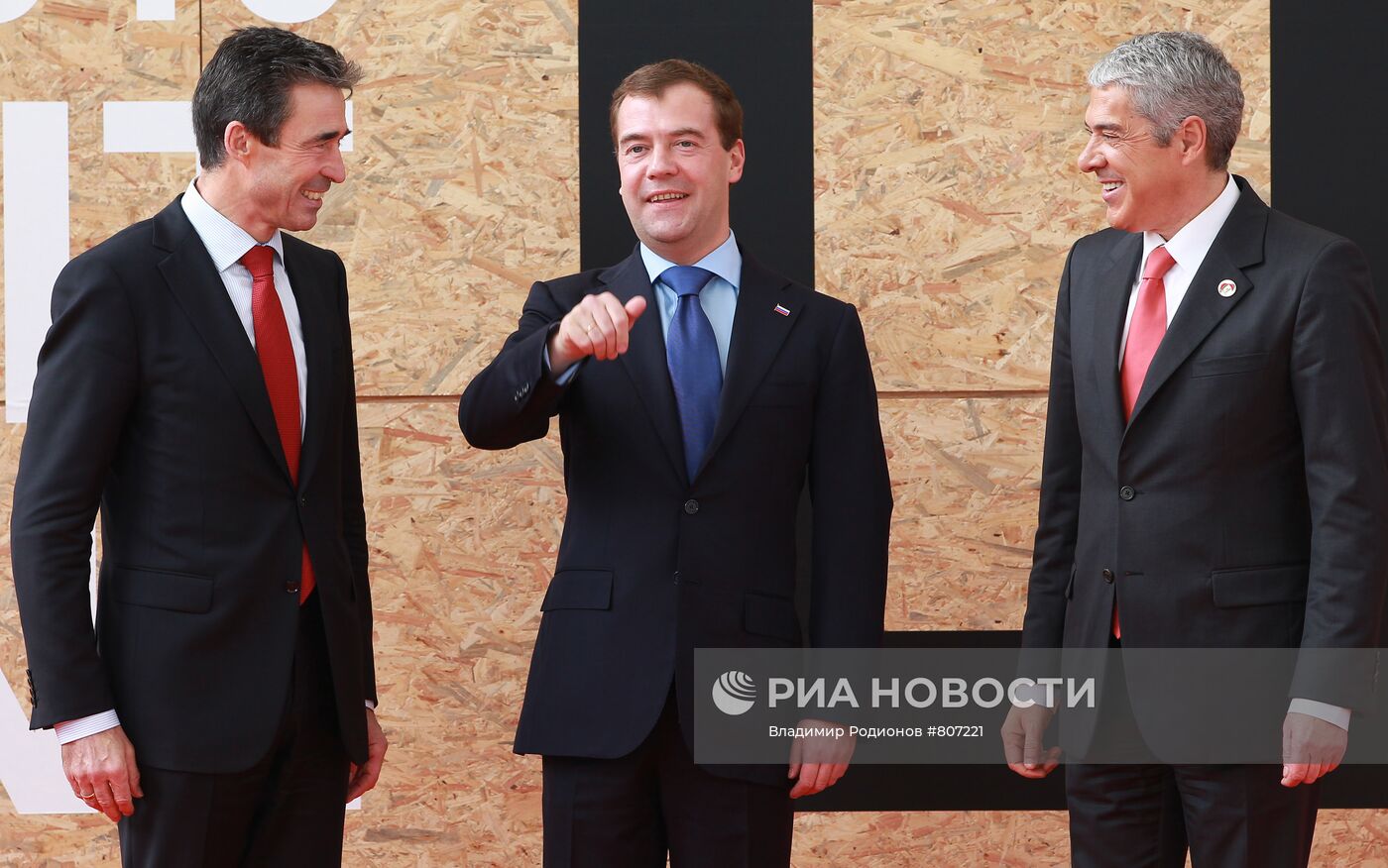Д.Медведев прибыл в Лиссабон для участия в Совете Россия–НАТО