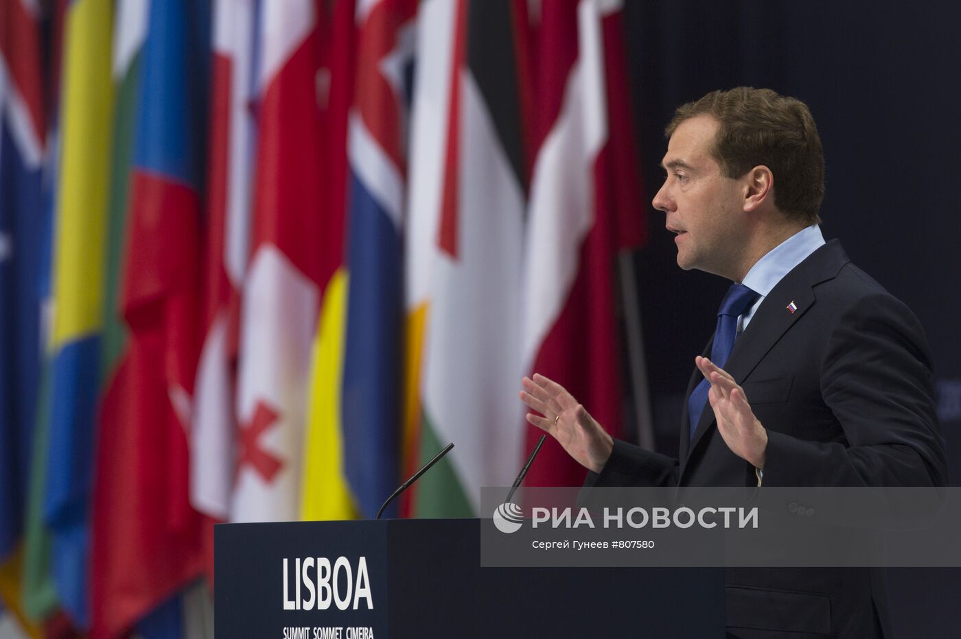 Д.Медведев участвует в Совете Россия–НАТО в Лиссабоне