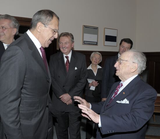 Сергей Лавров, Бенджамин Ференц