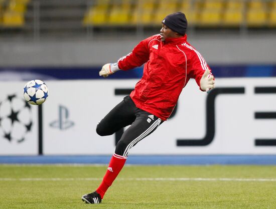 Стив Манданда