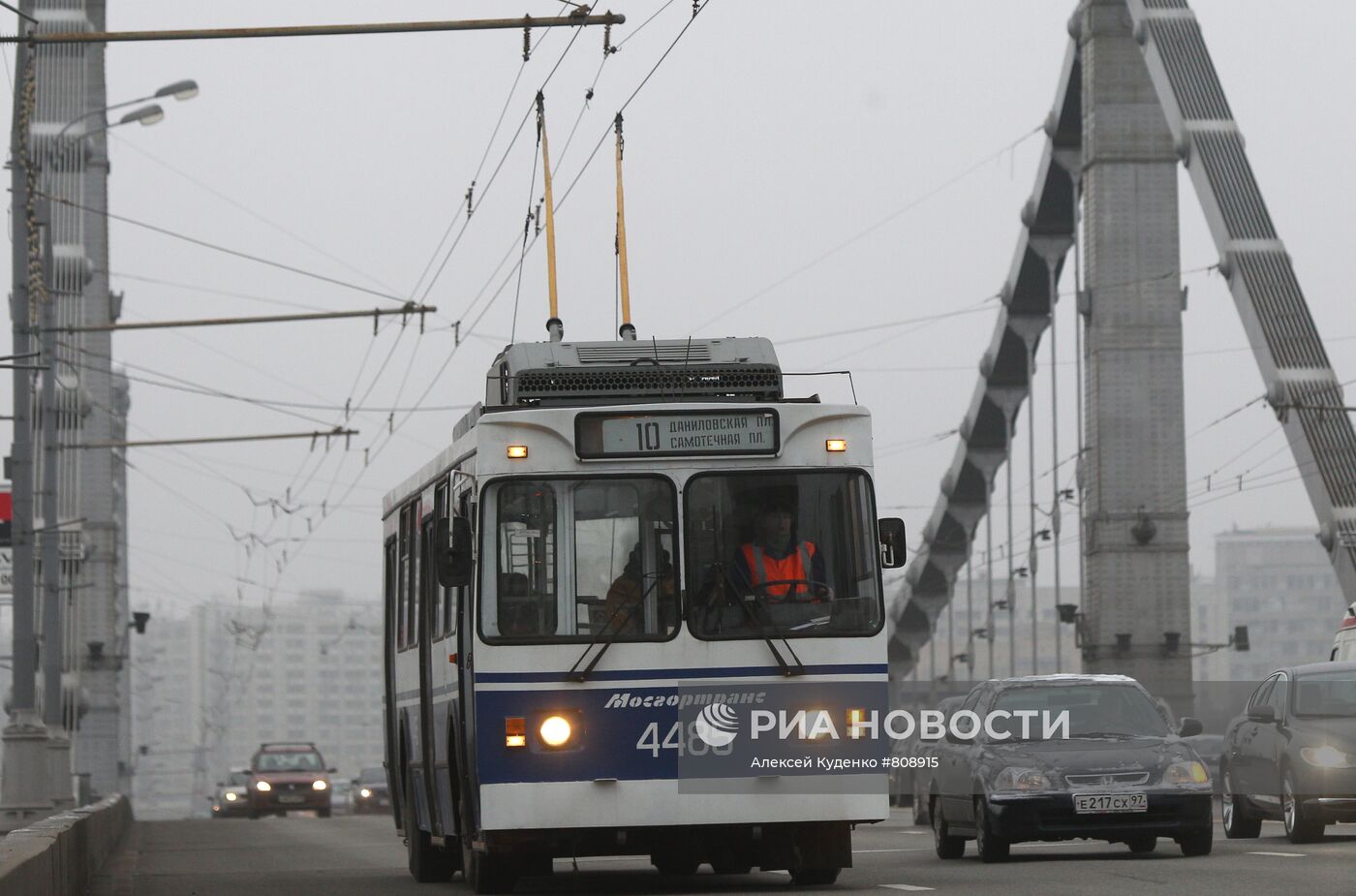 Общественный транспорт на улицах города Москвы