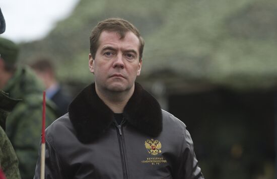 Д.Медведев на военном полигоне