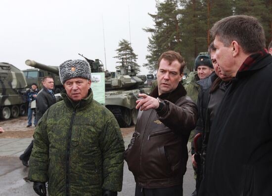 Д.Медведев на военном полигоне "Гороховецкий"