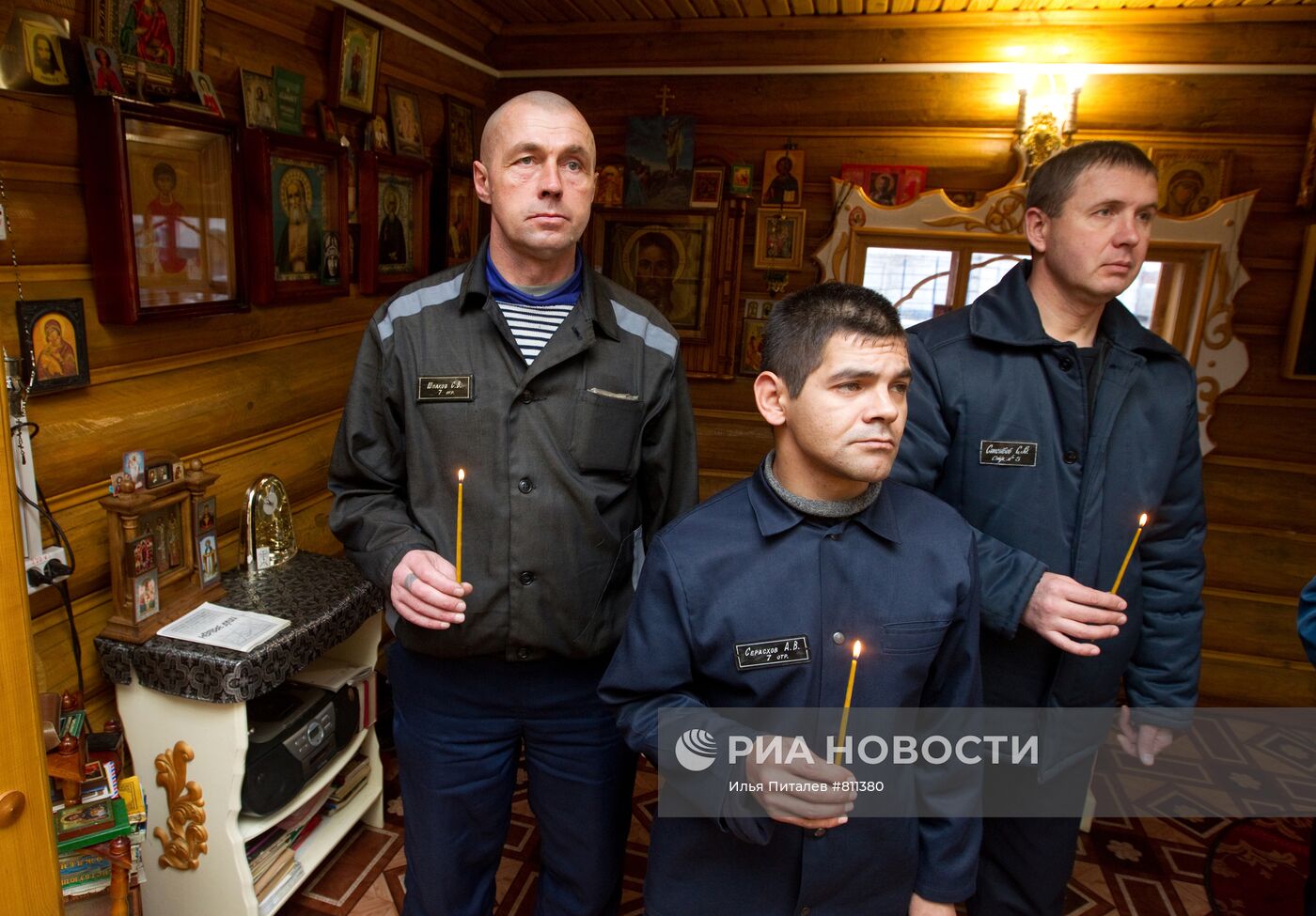 Заключенные на богослужении