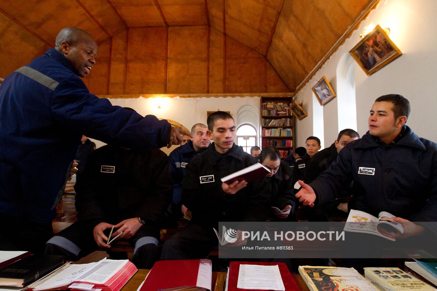 Заключенные ИК-22 в католическом храме Святого семейства | РИА Новости  Медиабанк