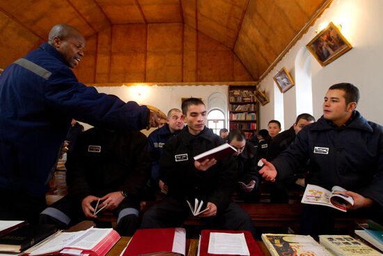 Заключенные ИК-22 в католическом храме Святого семейства