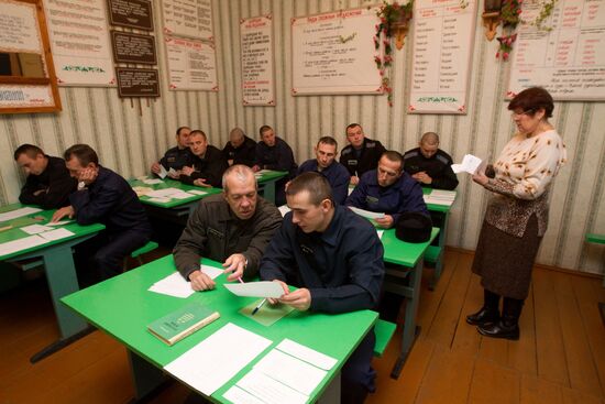 Заключенные на уроке русского языка