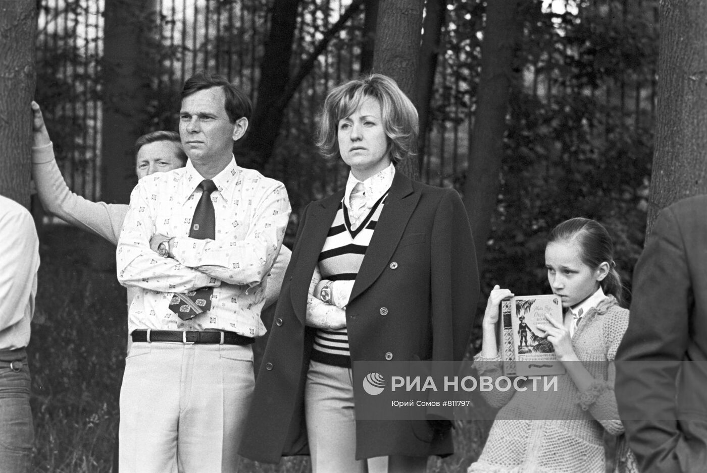 Заслуженный мастер спорта СССР по футболу В. Иванов с семьей