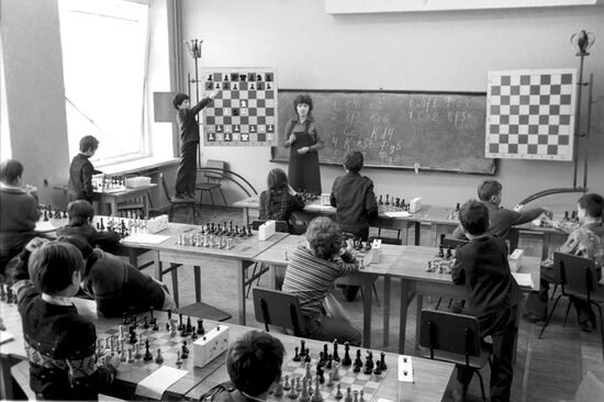 В шахматной школе Дворца пионеров