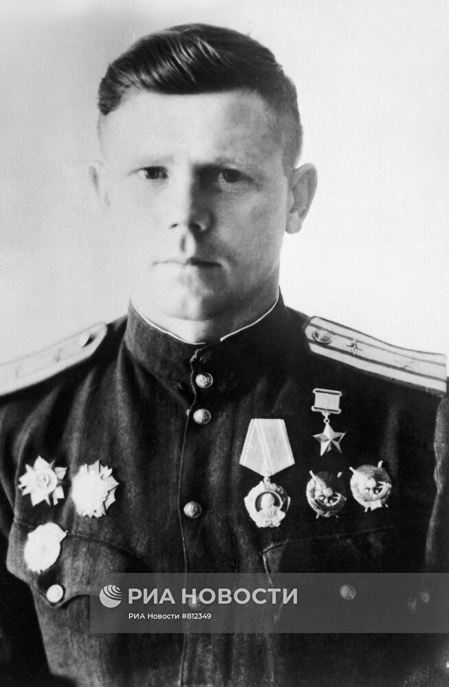 Герой Советского Союза, летчик-истребитель В.И.Бородачев
